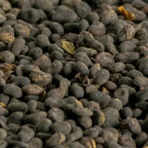 Olej bakuchi zwany również olejem babchi tłoczony z drobnych nasion babchi przypominających kształtem fasolki